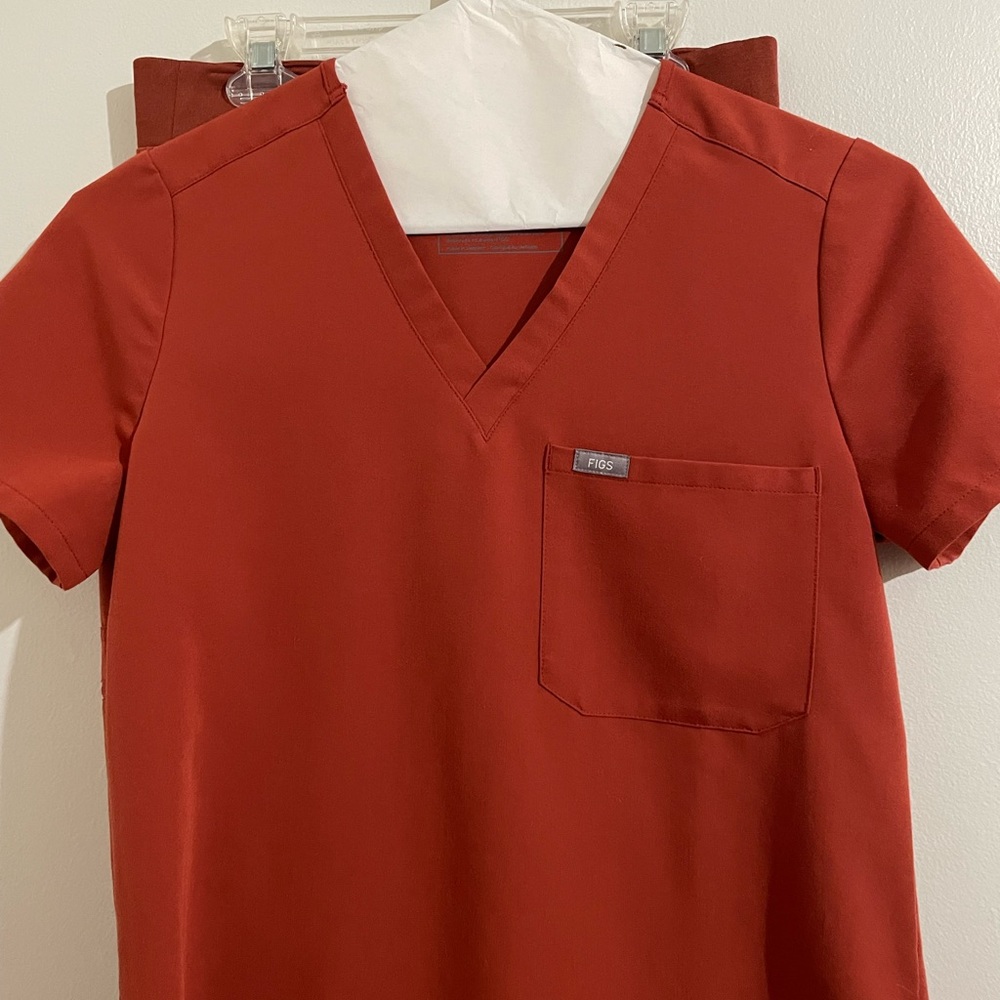 FIGS auburn XS regular Zamora jogger and XS Catarina top like new